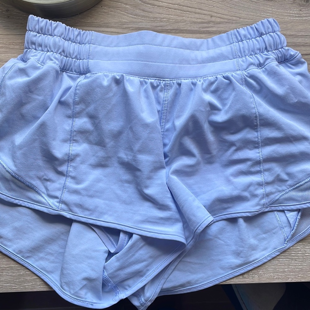 Lululemon Pastel Blue Hotty Hots 2.5’ Size 4